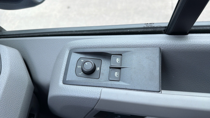 Volkswagen Crafter Cr35 Mwb Diesel Fwd 2.0 TDI 140PS Commerce Plus High Roof Van - Image 32